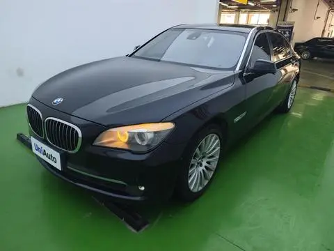 BMW 7 Series 2010 — фото 1