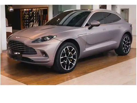 Aston Martin DBX 2021
