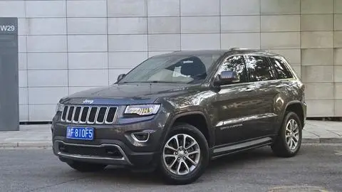 Jeep 大切诺基 2015 — фото 1