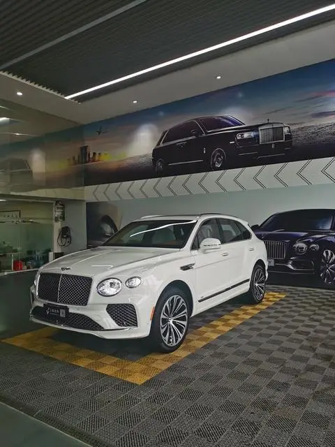 Bentley 添越 2022