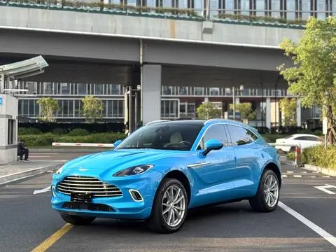 Aston Martin DBX 2022