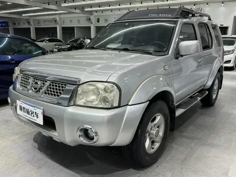 Nissan 帕拉丁 2013