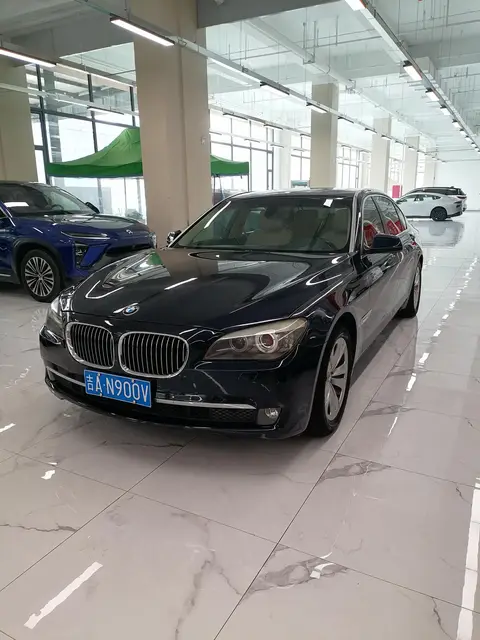 BMW 7 Series 2011 — фото 1