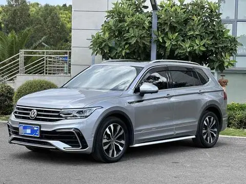 Volkswagen Tiguan L 2022 — фото 1