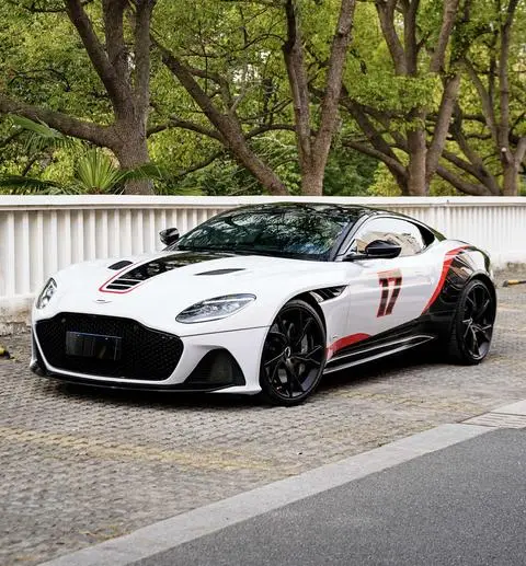 Aston Martin DBS 2019