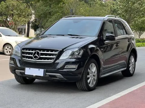 Mercedes-Benz M-Class 2010 — фото 1