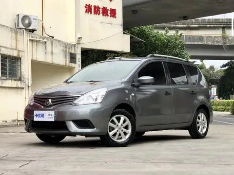 Nissan 骊威 2015