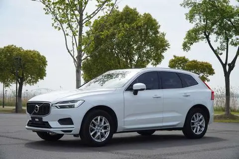 Volvo XC60 2019 — фото 1