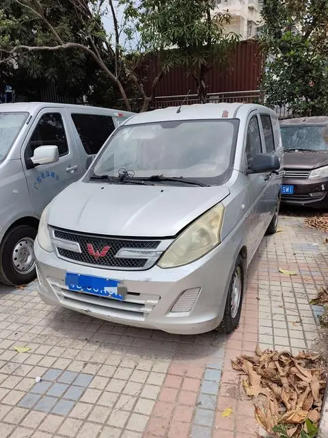 Wuling 荣光V 2016