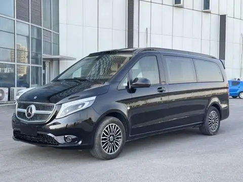 Mercedes-Benz 威霆 2018