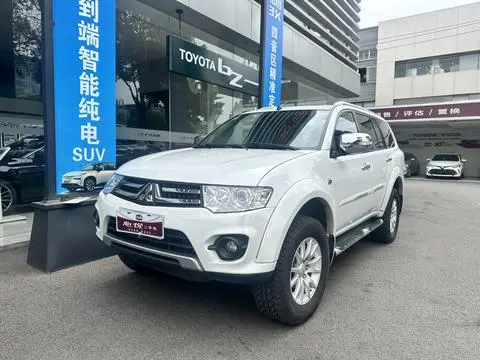 Mitsubishi 帕杰罗·劲畅 2013