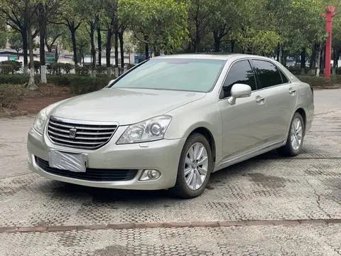 Toyota Crown 2011 — фото 1
