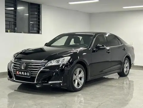 Toyota Crown 2015
