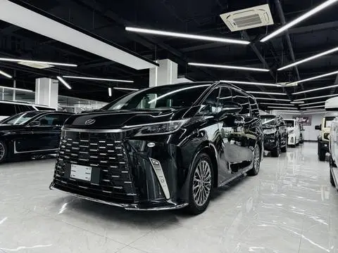 Lexus LM 2025