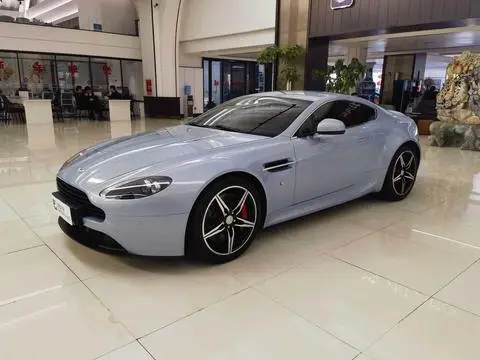 Aston Martin Vantage 2015