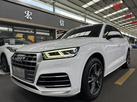 Audi Q5L 2020 — фото 1