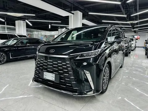 Lexus LM 2025