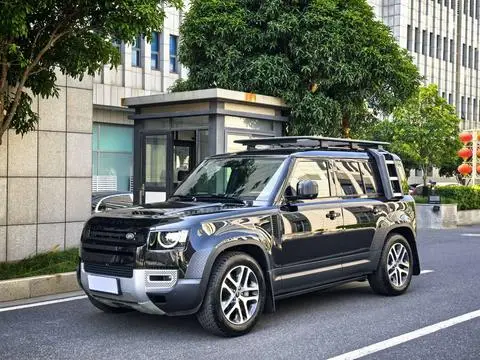 Land Rover 卫士 2023 — фото 1