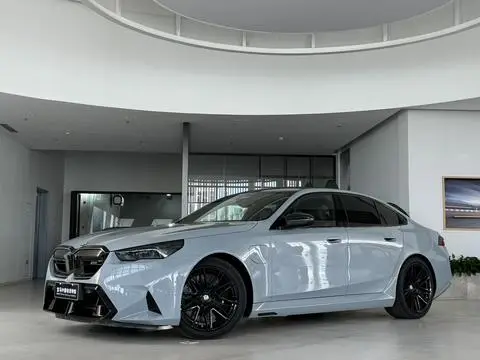 BMW M5 PHEV 2025