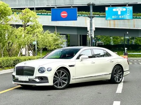 Bentley 飞驰PHEV 2022