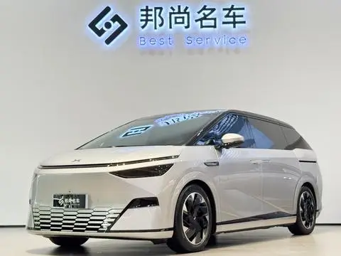 XPeng 小鹏X9 2024