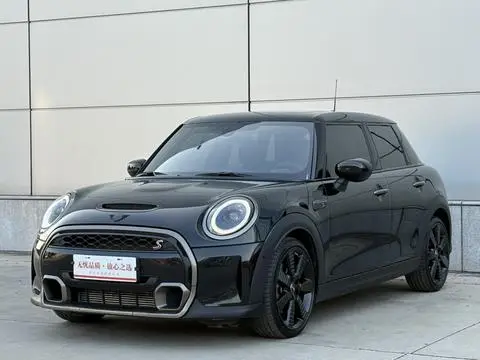 MINI MINI 2023