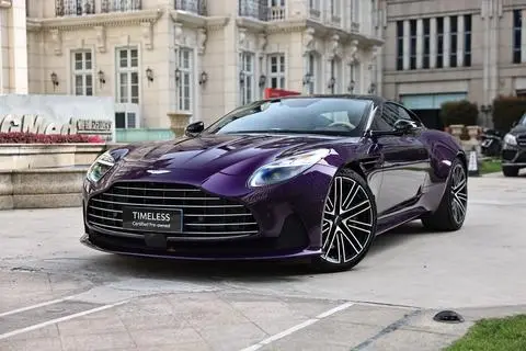 Aston Martin DB12 2024