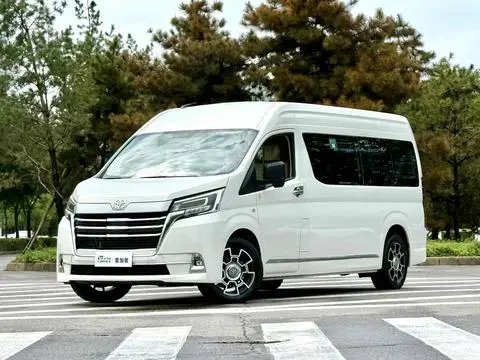 Toyota Hiace 2021 — фото 1