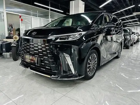 Lexus LM 2025