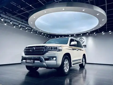 Toyota Land Cruiser 2016 — фото 1