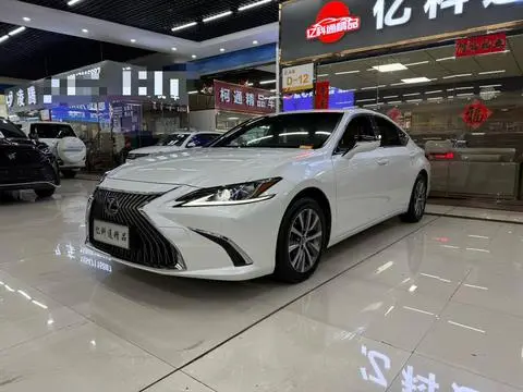 Lexus ES 2020