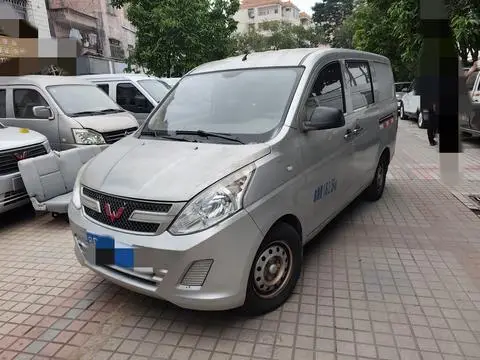 Wuling 荣光V 2016