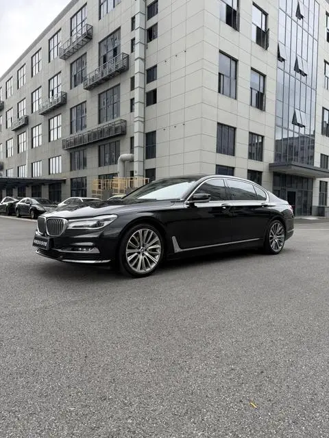 BMW 7 Series 2018 — фото 1