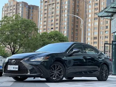 Lexus ES 2018 — фото 1