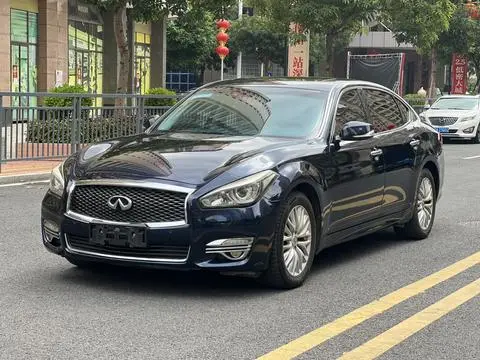 Infiniti Q70 2015