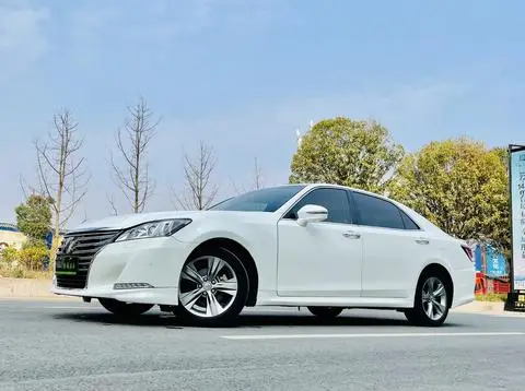Toyota Crown 2015