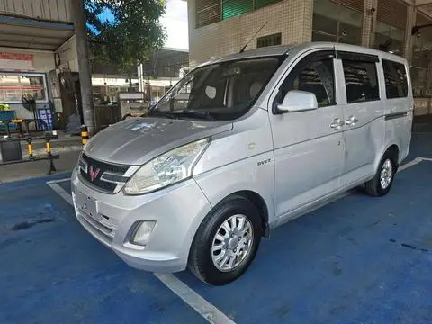 Wuling 荣光V 2016