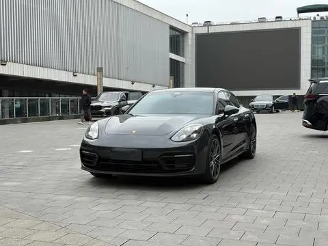 Porsche Panamera 2021