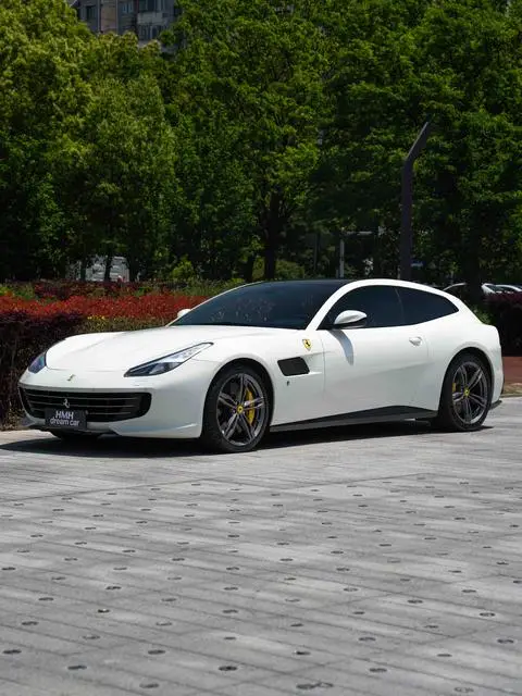 Ferrari GTC4Lusso 2016