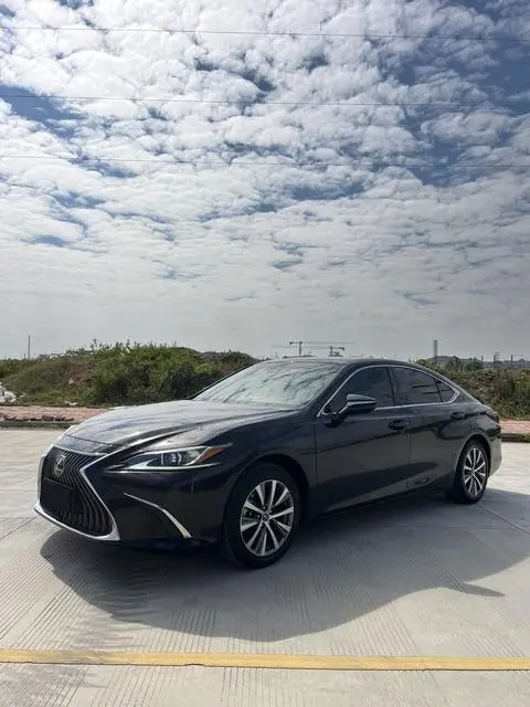 Lexus ES 2020
