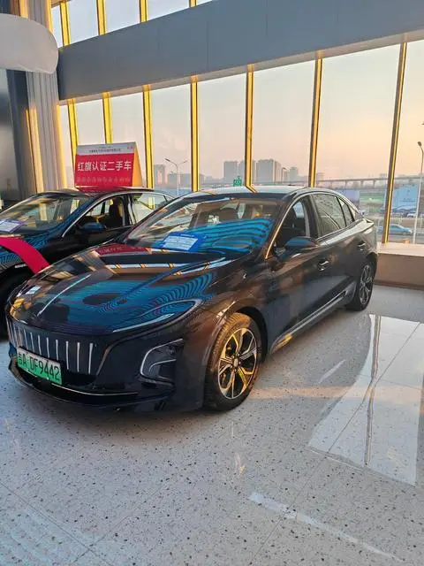 Hongqi E-QM5 2023