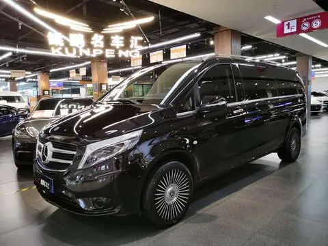 Mercedes-Benz 威霆 2018