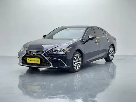Lexus ES 2020