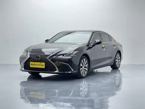 Lexus ES 2020