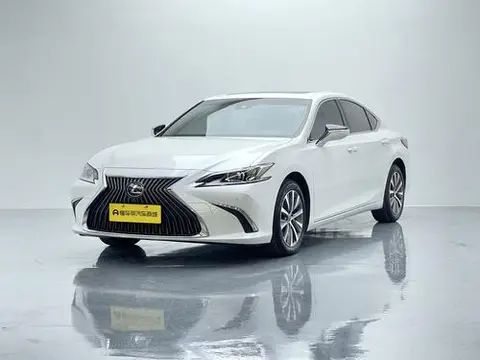 Lexus ES 2020