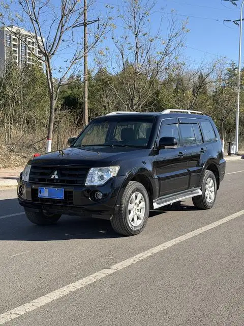 Mitsubishi 帕杰罗 2014