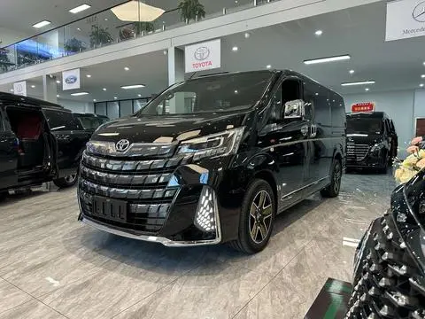 Toyota Hiace 2024 — фото 1