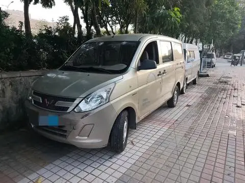 Wuling 荣光V 2016
