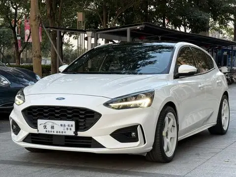 Ford Focus 2021 — фото 1