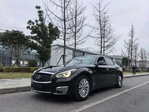 Infiniti Q70 2019